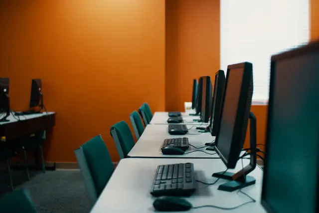 black computer keyboard on white table photo – Photo by Marc Wieland on Unsplash